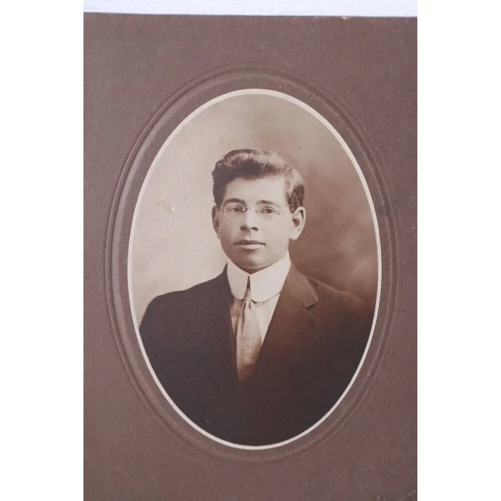 5 Victorian Photographs on Board Man Woman Portrait Vintage Black White Picture - Picture 5 of 6